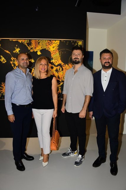 SERGİDE İNSAN VE DOĞA ARASINDAKİ İLİŞKİYİ ELE ALAN BERKAN BAYCAN'IN ESERLERİNİ DENİZ VE ESRA ERDEM ÇİFTİNİN YANI SIRA BARAN BAYCAN İNCELEDİ.