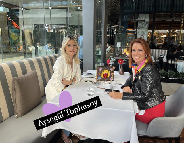 AYŞEGÜL TOPLUSOY VE GÜLŞAH ALKOÇLAR BİR ARAYA GELEREK HASRET GİDERDİLER