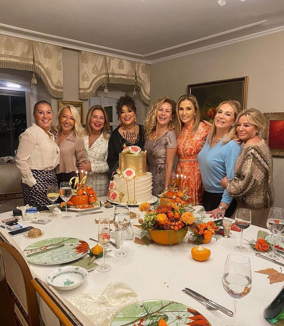 MERAL KOSİF'İ ARKADAŞLARI FULYA NAYMAN, SEDEF MERCAN VE ESRA ÖZTÜRK YALNIZ BIRAKMADI.