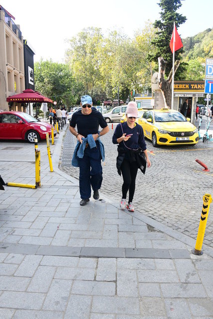 VEDAT ALATON İLE EŞİ SEDA ALATON'UN KLASİK BİR PAZAR GÜNÜ BEBEK'TE GEÇTİ