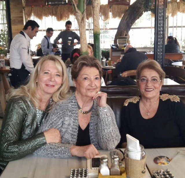ELİF GÜLER BARLAS (ORTADA) SON YOLCULUĞUNA UĞURLANDI