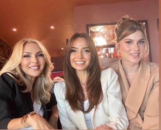 ASLIHAN SABANCI, YENİ BABAANNE ARZU SABANCI İLE YENİ ANNE OLAN NAZLI SABANCI'YI TEBRİK ETTİ