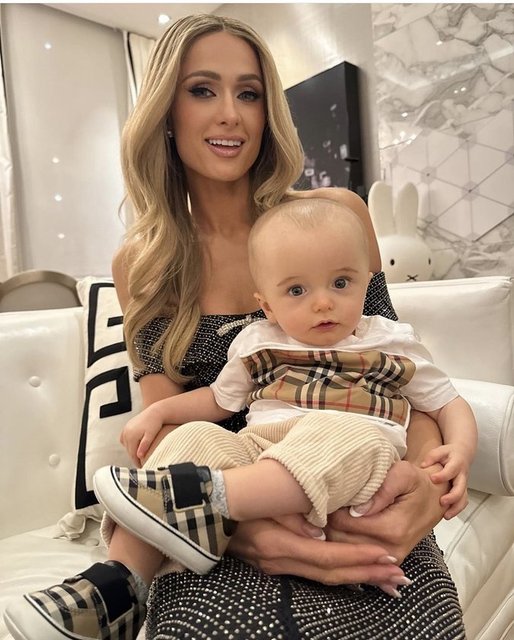 PARIS HILTON, OĞLUYLA İLK KARESİNİ INSTAGRAM HESABINDAN PAYLAŞTI