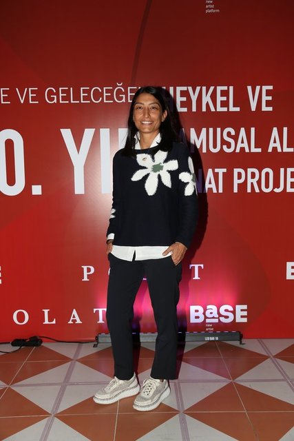 EDA POLAT SERGİDE KONUKLARLA ÖZEL OLARAK İLGİLENDİ.