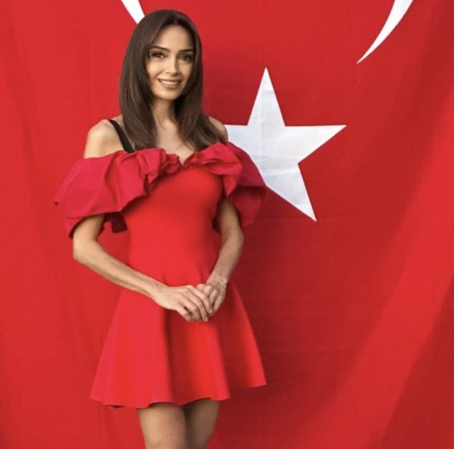 ASLIHAN KORUYAN SABANCI CUMHURİYETİN 100. YILINI KUTLADI