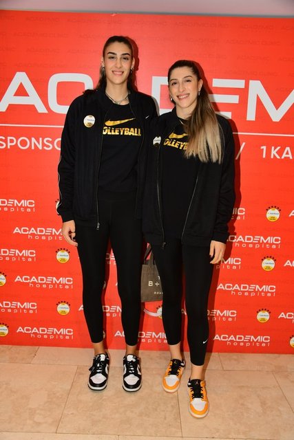 KADIN VOLEYBOL MİLLİ SPOCULARIMIZ KARMEN AKSOY VE  İDİL NAZ BAŞCAN