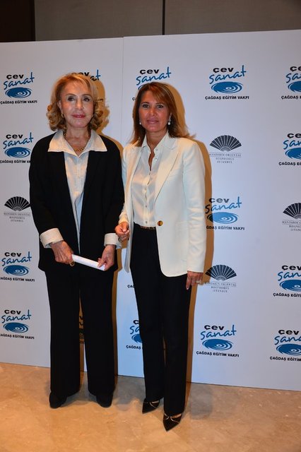 ÇİĞDEM SİMAVİ VE BERRİN YOLERİ ÖZEL DAVETTE BİR ARAYA GELDİ.