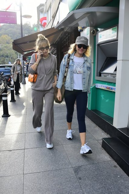 ELİF DÜRÜST VE ESRA DİNÇKÖK BEBEK'TEYDİ...