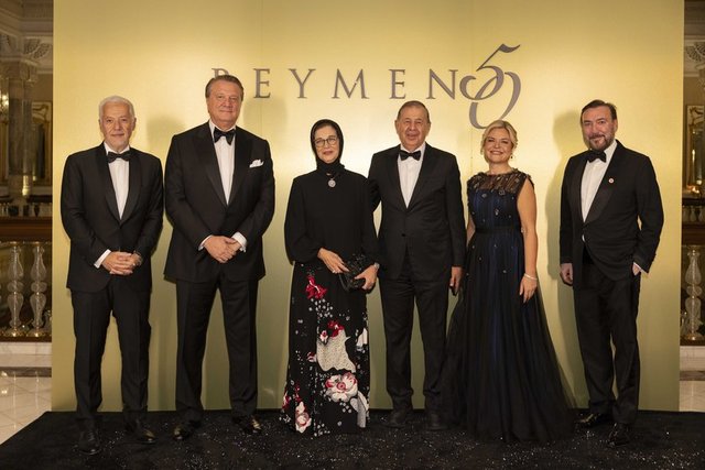 ALİ FARAMAWY, HASAN ARAT, HANİA RACHID, RACHID MOHAMED RACHID, ELİF ÇAPÇI VE ERGUN ÖZEN ŞIK GALAYA EV SAHİPLİĞİ YAPTILAR.
