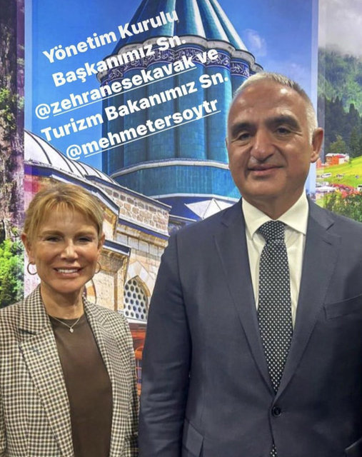 KÜLTÜR VE TURİZM BAKANI MEHMET NURİ ERSOY VE PROF. DR. ZEHRA NEŞE KAVAK LONDRA'DAKİ FUARDA BİR ARAYA GELDİLER.