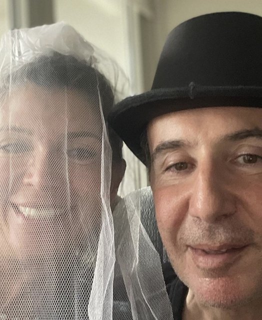 HALDUN VE ZEYNEP ÜSTÜNEL ÇİFTİ EVLİLİK YILDÖNÜMLERİNİ KUTLADILAR.