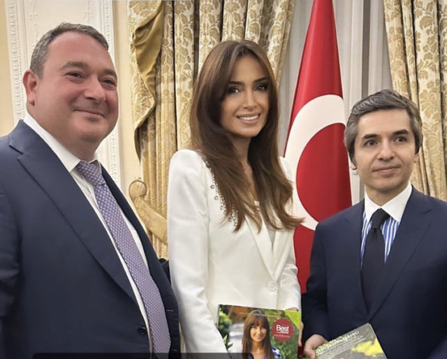 ASLIHAN KORUYAN SABANCI'YI EŞİ İŞ İNSANI DEMİR SABANCI'DA YALNIZ BIRAKMADI.