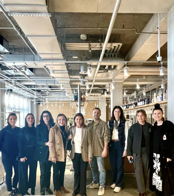 İSTANBUL MODERN YÖNETİM KURULU BAŞKANI OYA ECZACIBAŞI, BANU ÇARMIKLI, MAYA BİTARGİL, ESRA EKMEKÇİ, ŞELİ ELVAŞVİLİ GİBİ İSİMLER ÖNCEKİ GÜN İSTANBUL MODERN'DE BİR ARAYA GELDİLER.