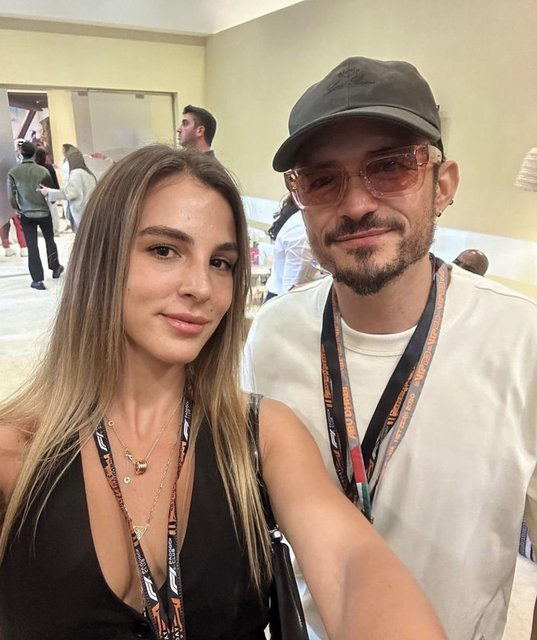 ASLIŞAH ALKOÇLAR VE OYUNCU ORLANDO BLOOM 