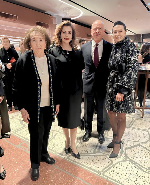 ZEYNEP KARAHAN USLU ÖZEL GECEDE SEMAHAT ARSEL İLE BİR ARAYA GELDİ.