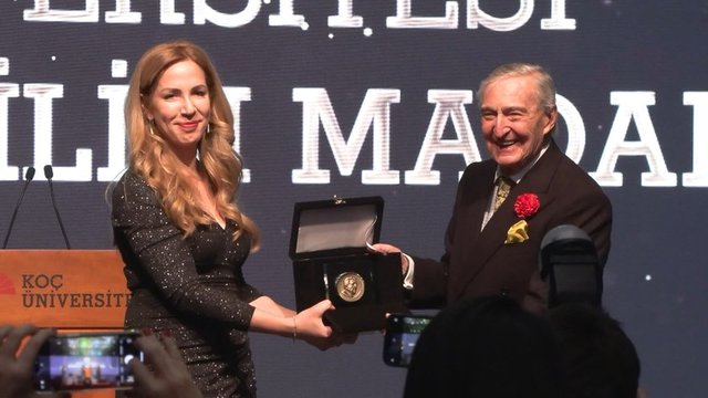 PROF. DR. AYŞE ZARAKOL VE RAHMİ KOÇ