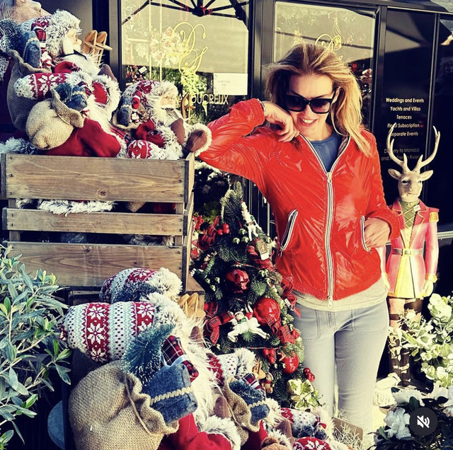 SEBEN KOÇİBEY NOEL HEYECANINI SOSYAL MEDYA HESABINDAN PAYLAŞTI.
