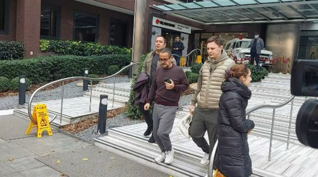 ALİ SABANCI HASTANEDEN ÇIKARKEN GÖRÜNTÜLENDİ.