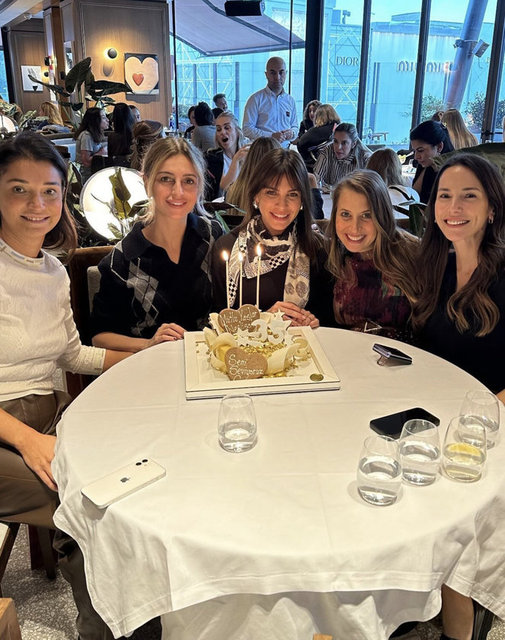 NESLİŞAH ALKOÇLAR DÜZYATAN, BURCU ERSÖZ, ECE DOĞULU, BEYZA UYANOĞLU VE PELİN AKIN ÖZALP İLE YENİ YAŞINI KUTLADI