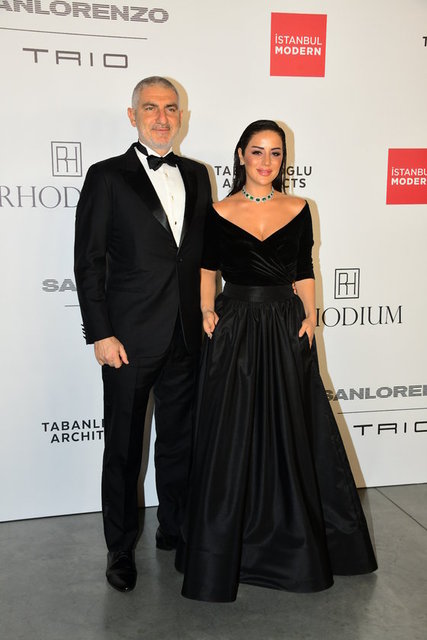 SANAT TUTKUNU ÇİFT İBRAHİM VE MAYA BİTARGİL GALA MODERN'DE UYUMLARIYLA DİKKAT ÇEKTİ.