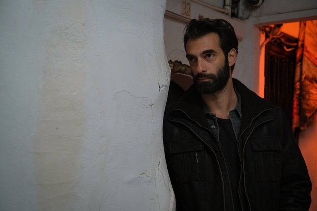 Kara 1. Bölüm Fotoğrafları