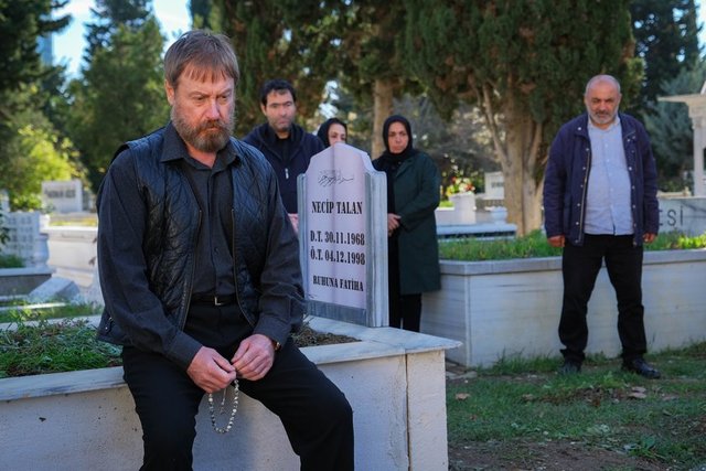 Kara 1. Bölüm Fotoğrafları