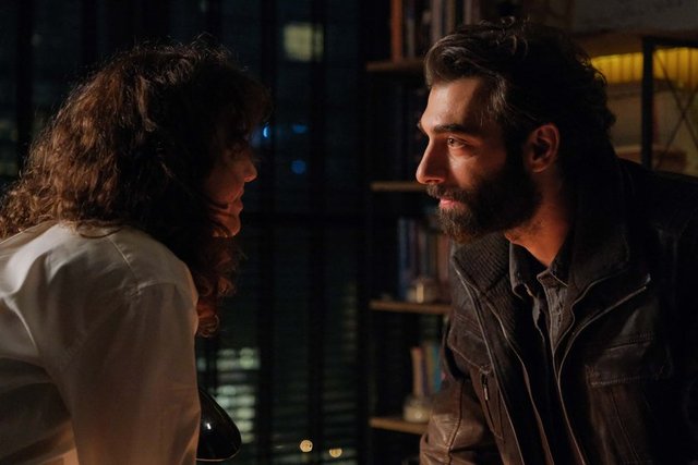 Kara 1. Bölüm Fotoğrafları