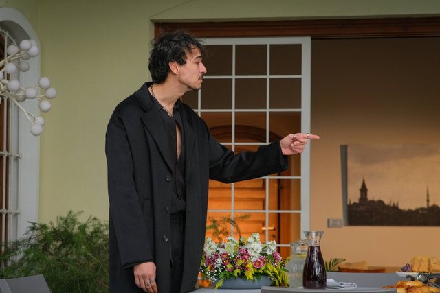 Kara 1. Bölüm Fotoğrafları