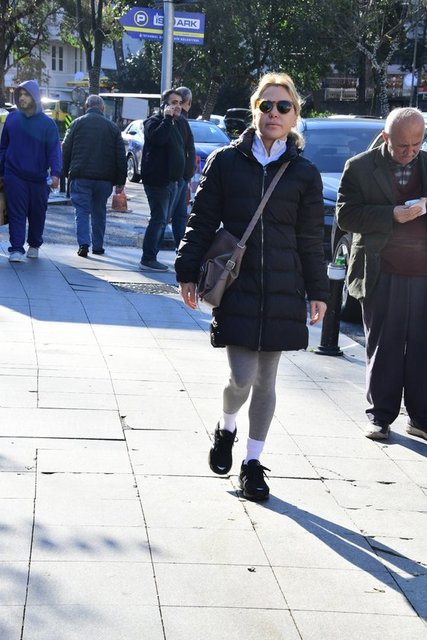 SELEN KEÇELİ ÖNCEKİ GÜN BEBEK'TE YÜRÜYÜŞ YAPTI.
