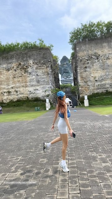 HANDE ERÇEL
