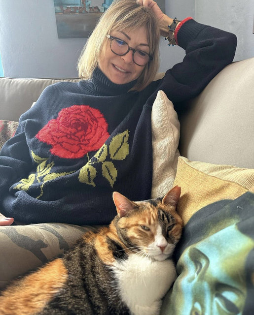ÜMİT BOYNER KEDİSİ CEMİLE İLE POZ VERDİ.