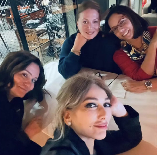 CAROLINE KOÇ YAKIN DOSTU ZERRİN TEKİNDOR İLE BİR ARAYA GELDİ