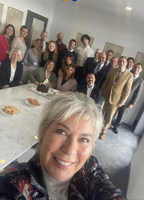 LEYLA ALATON, DALİA, NİV GARİH VE EKİP ARKADAŞLARI EKİP ARKADAŞLARIYLA KUTLAMA YAPTILAR.