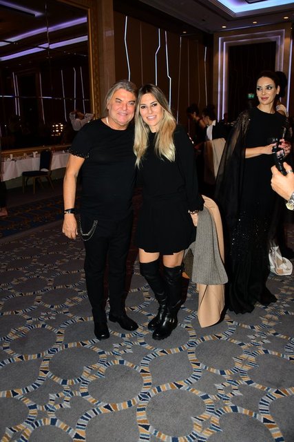 ÖZLEM ÖZKAN ÖRS YAKIN DOSTU MODACI AHMET ERASLAN'IN DEFİLESİNİ İZLEDİ.