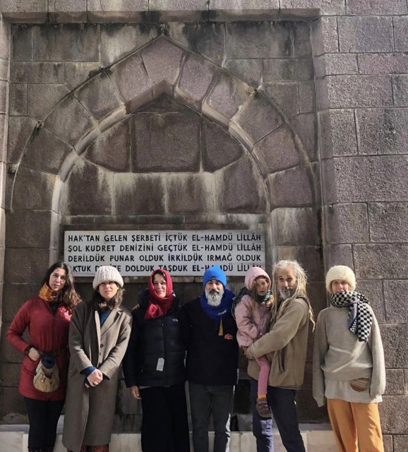 AYŞE, ELİF VE EMİNE BOYNER ESKİŞEHİR'DE ŞAİR YUNUS EMRE'NİN MEZARINI ZİYARET ETTİLER.
