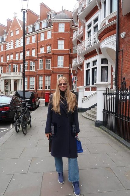 KIZI YAĞMUR'UN YANINA GİDEN EMEL AYAYDIN, LONDRA'YI KARIŞ KARIŞ GEZDİ