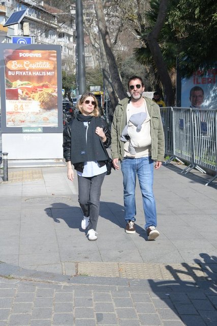 TAL VE CEYLAN GARİH ÇİFTİ BEBEKLERİYLE BOĞAZ'DA YÜRÜYÜŞ YAPTILAR.