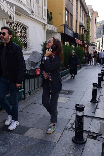 YELDA ELMAS'IN  HAFTA SONU TERCİHİ CADDELERDİ...