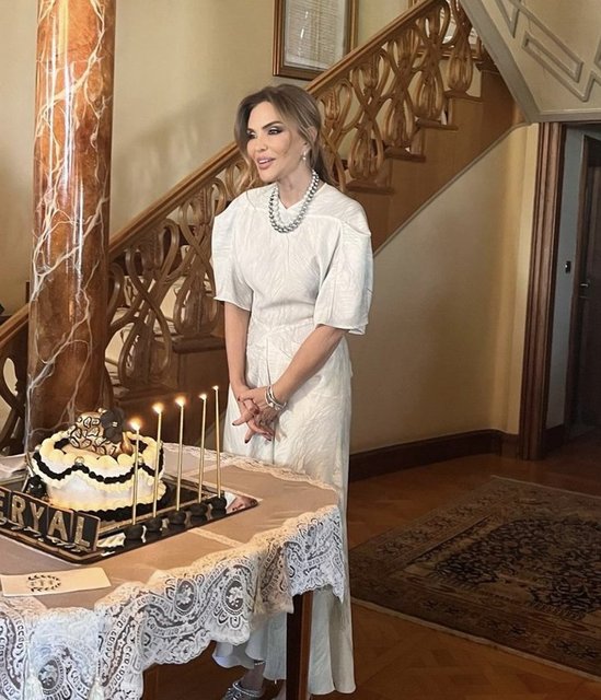 FERYAL GÜLMAN YENİ YAŞINI DOSTLARIYLA BİR ARADA KUTLADI.