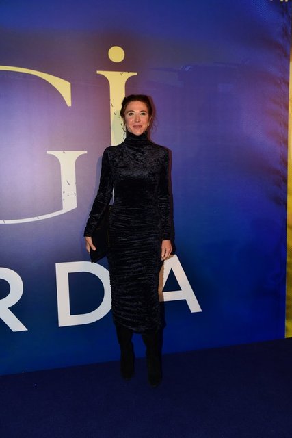 RONİT GÜLCAN GALADA ŞIKLIĞIYLA DİKKAT ÇEKTİ