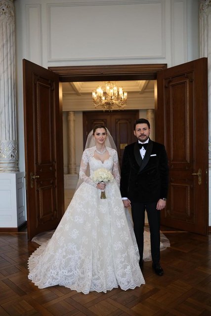 AYŞE YILMAZ VE ONUR İÇCAN ÇİFTİ DÜN AKŞAM GÖRKEMLİ BİR NİKAH TÖRENİYLE DÜNYAEVİNE GİRDİ.