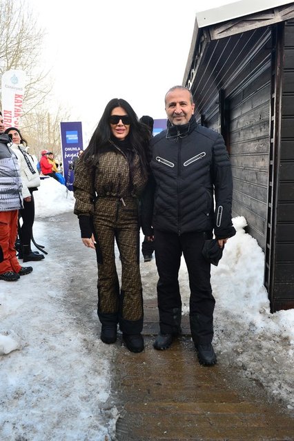 AYŞE SAN İLE ERKUT SOYAK, KAYAK YAPTI, PARTİDE EĞLENDİ