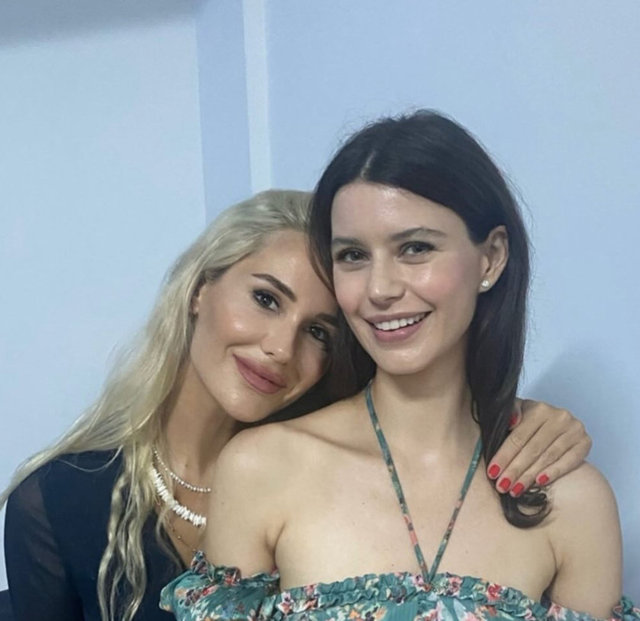 SANEM TEZMAN, YAKIN ARKADAŞI BEREN SAAT'İN DOĞUM GÜNÜNDE ÇOK EĞLENDİ
