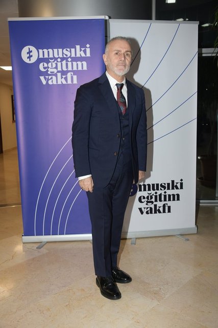 MUSIKİ EĞİTİM VAKFI KURUCUSU SANATÇI FİKRET ERKAYA