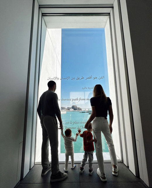 ASLIŞAH-KAAN DEMİRAĞ ÇİFTİ ÇOCUKLARIYLA BİRLİKTE DUBAİ'DE ART DUBAİ'Yİ ZİYARET ETTİLER.