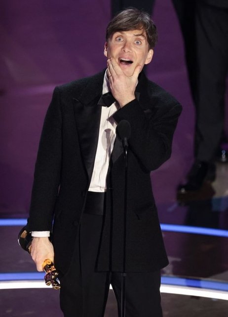 CILLIAN MURPHY EN İYİ ERKEK OYUNCU ÖDÜLÜNÜN SAHİBİ OLDU.
