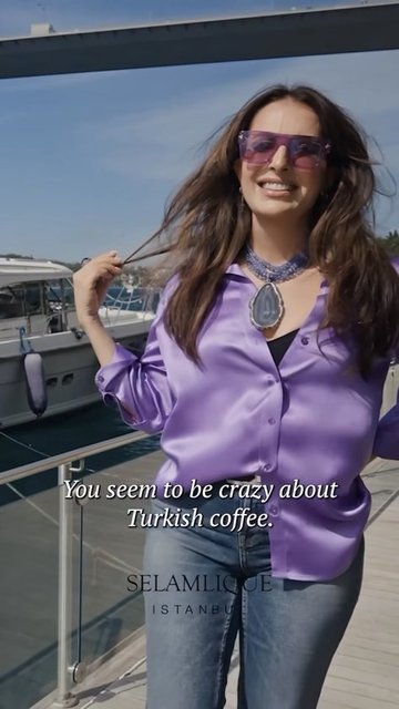 NEVBAHAR KOÇ, NEJAT İŞLERİN SORULARINI AİLESİYLE BİRLİKTE YAŞADIĞI YALILARINDA CEVAPLADI.