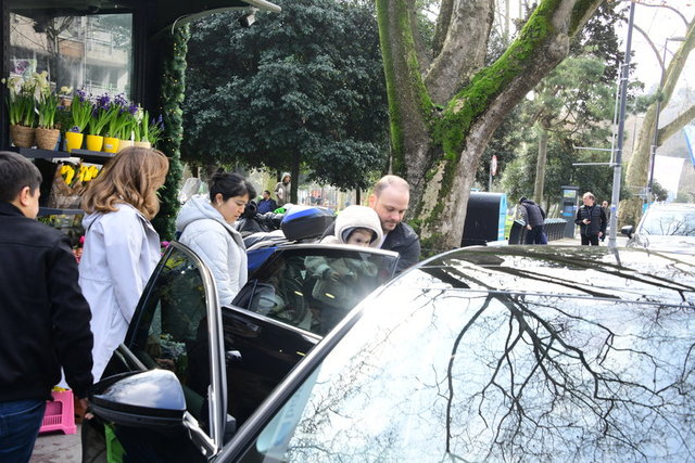 BANU ÇARMIKLI DAMADI MURAT GEZER İLE BEBEK'TE GÖRÜŞTÜ.