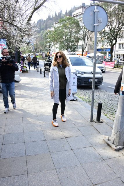BANU ÇARMIKLI BEBEK'TE YÜRÜYÜŞ YAPTI.