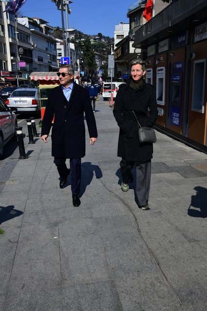ÖMER DİNÇKÖK KIZI AYÇA DİNÇKÖK İLE BEBEK'TE OBJEKTİFLERE YANSIDI.